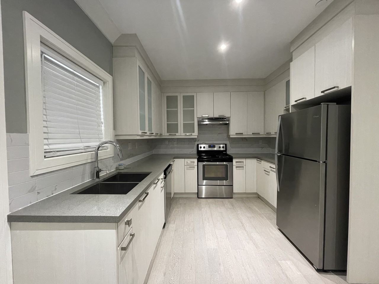 15482 Pacific Avenue - Photo 2 of 10