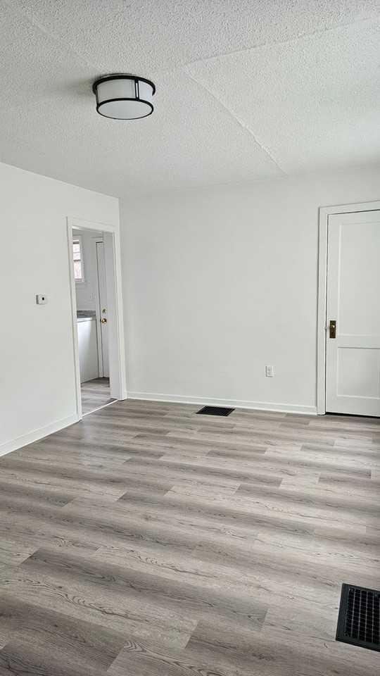 1224-1226 West 7th Street - Photo 3 of 9