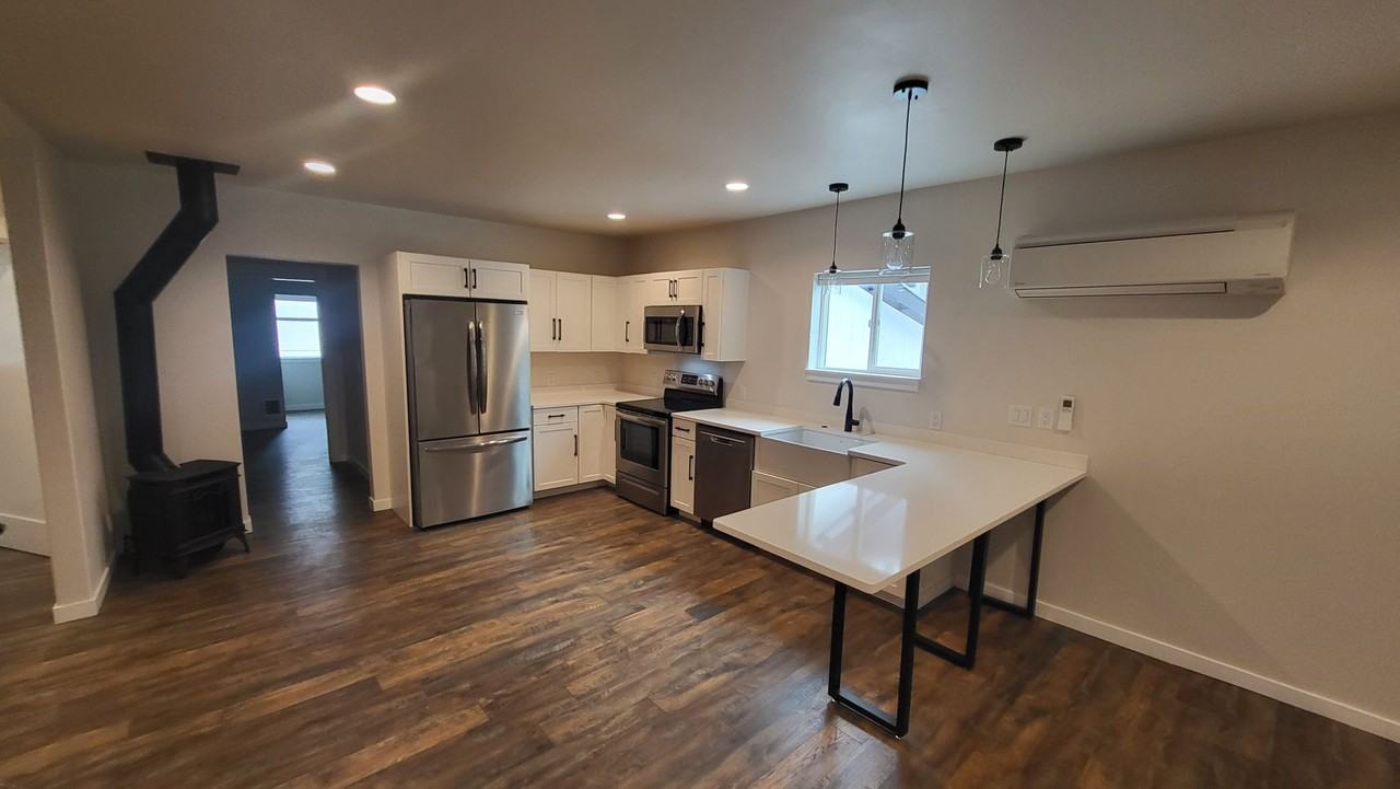 1460 NW Newport Avenue - Photo 3 of 32