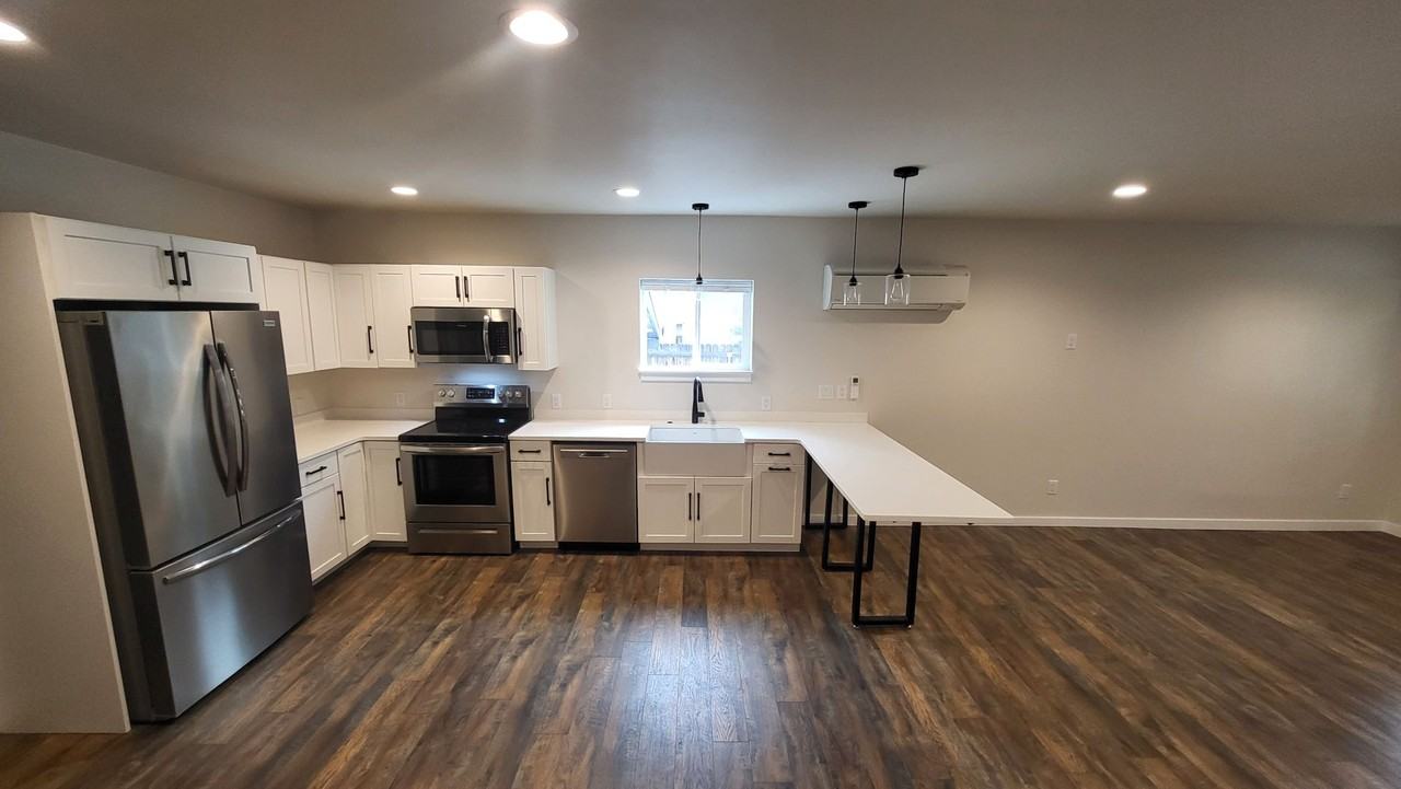 1460 NW Newport Avenue - Photo 4 of 32