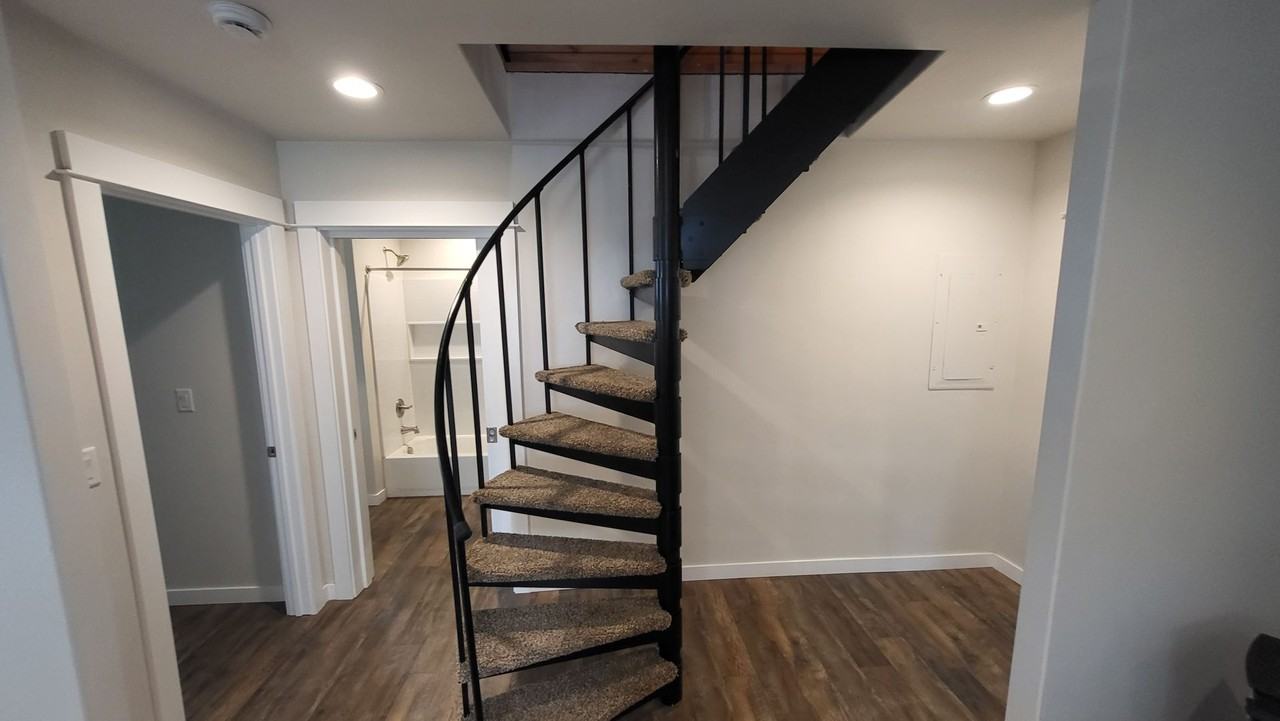 1460 NW Newport Avenue - Photo 6 of 32