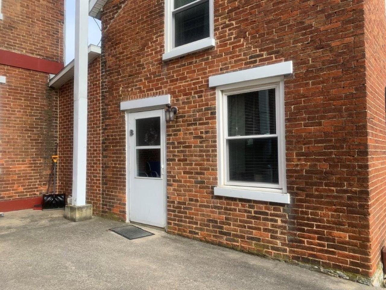 765 Eppley Rd - Photo 3 of 13