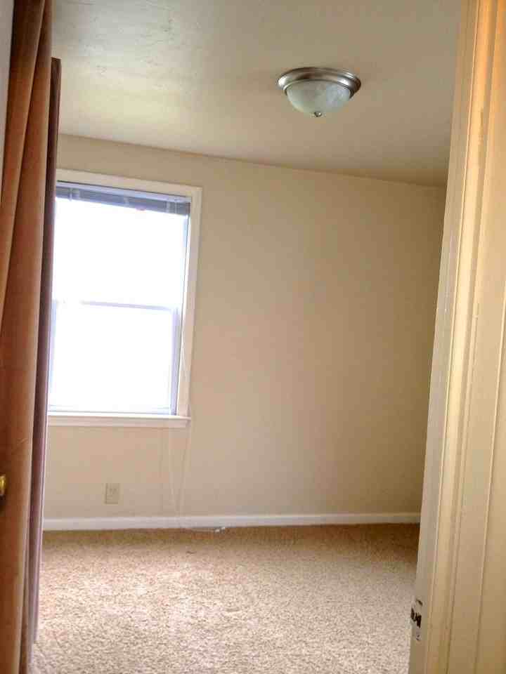 1190 Minahan St - Photo 3 of 4