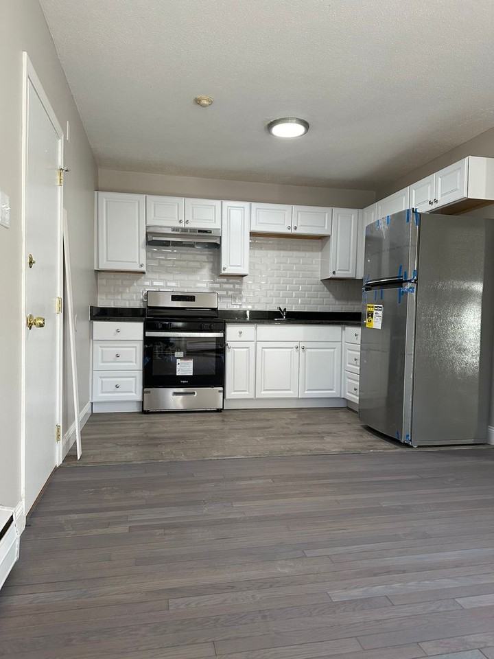 Cross Street Apartments - Photo 2 of 8