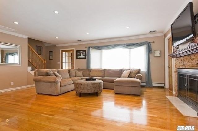 3309 Balsam St - Photo 2 of 19