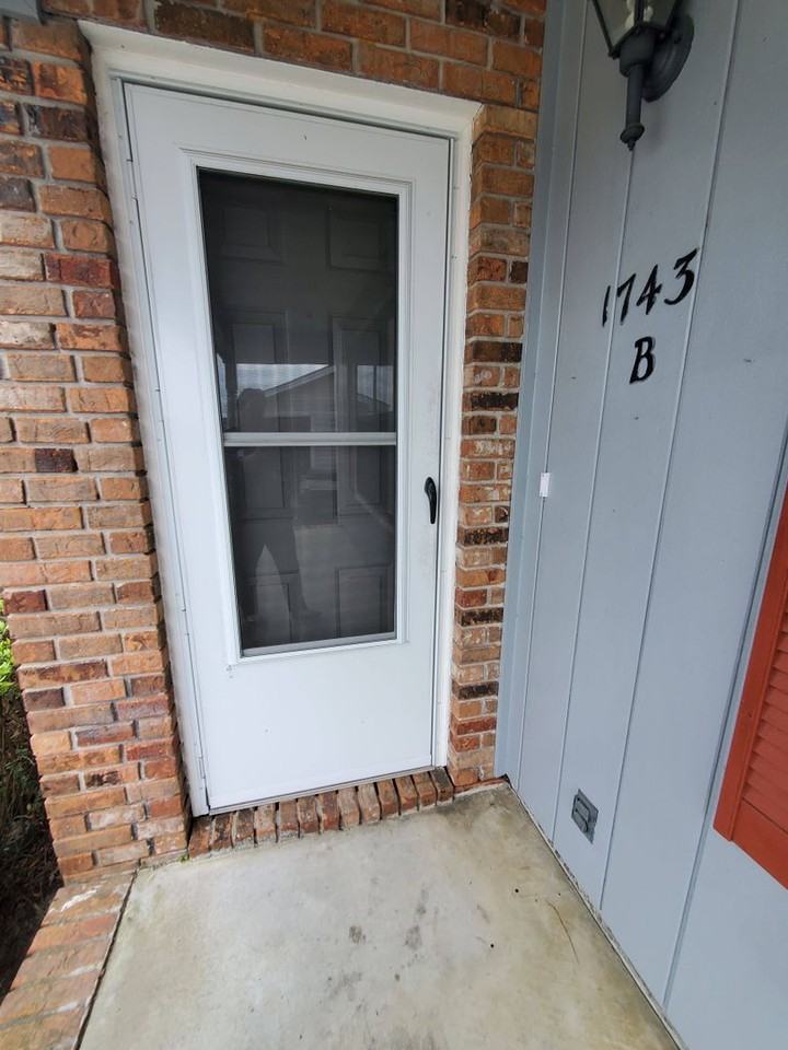 1743 Poplar Street - Photo 3 of 17