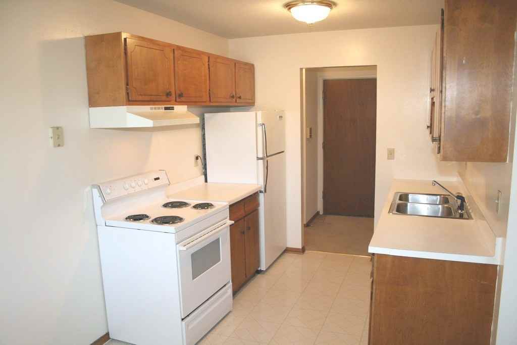 Premier Properties - 6629 - Photo 5 of 6