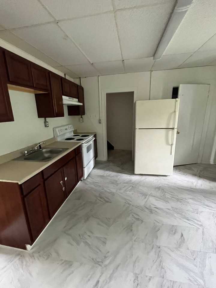 734/736 Gino Merli Drive - Photo 2 of 19