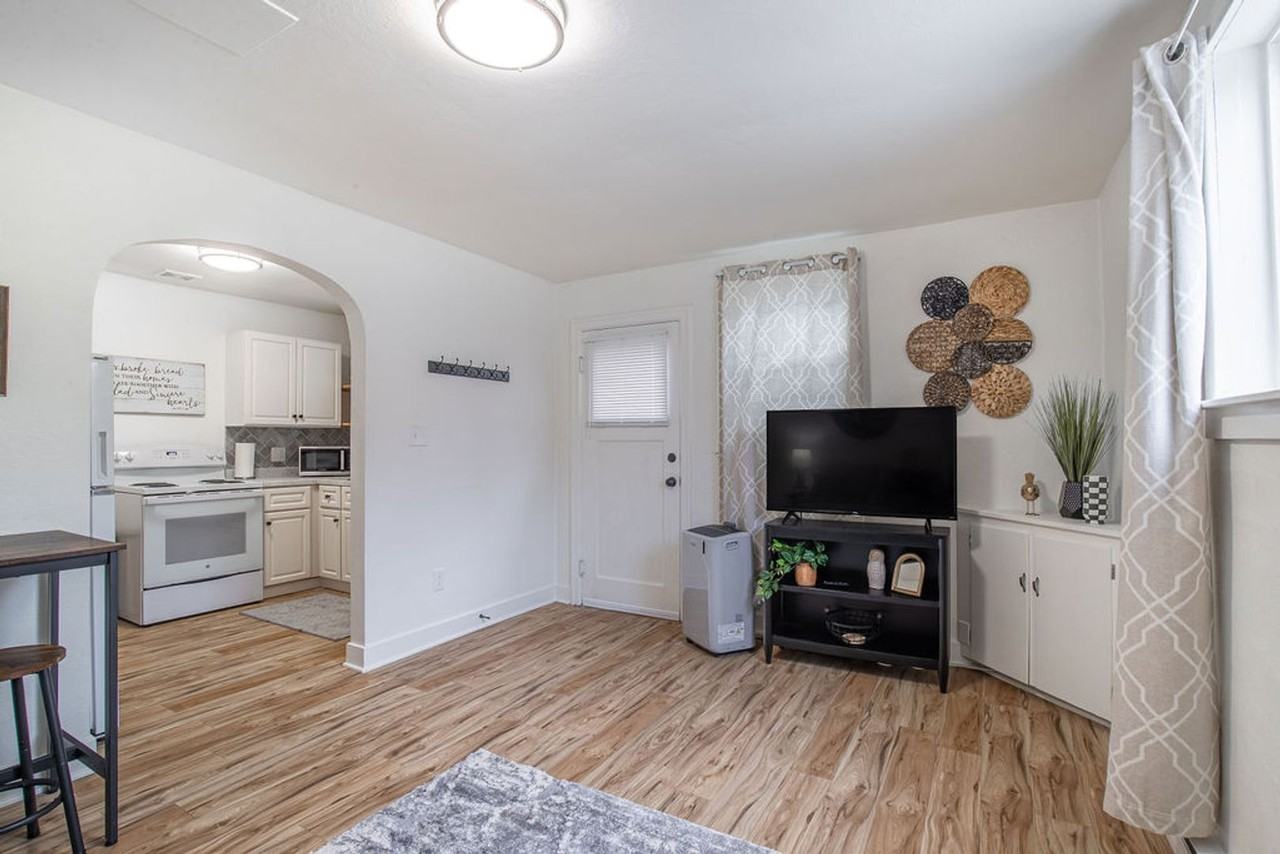 206 1/2 5th St - Photo 3 of 17