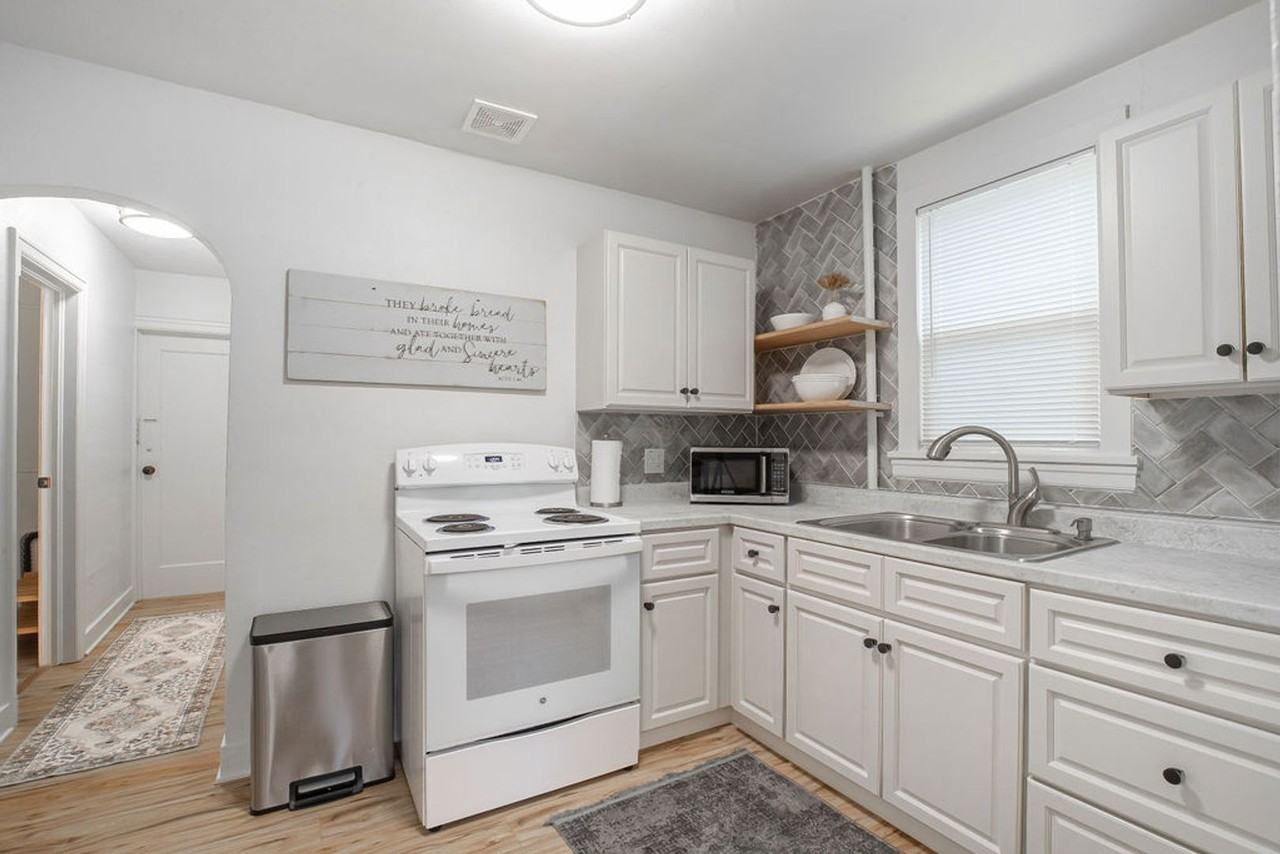 206 1/2 5th St - Photo 5 of 17