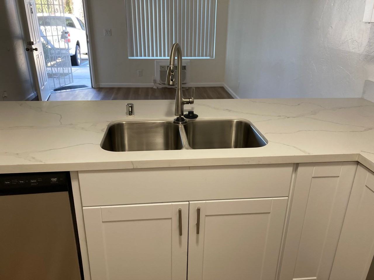 1219 Persimmon Ave #8 - Photo 6 of 9