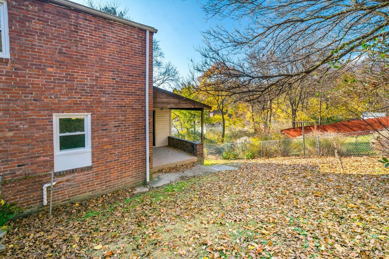 916 Lebanon Ave - Photo 2 of 19