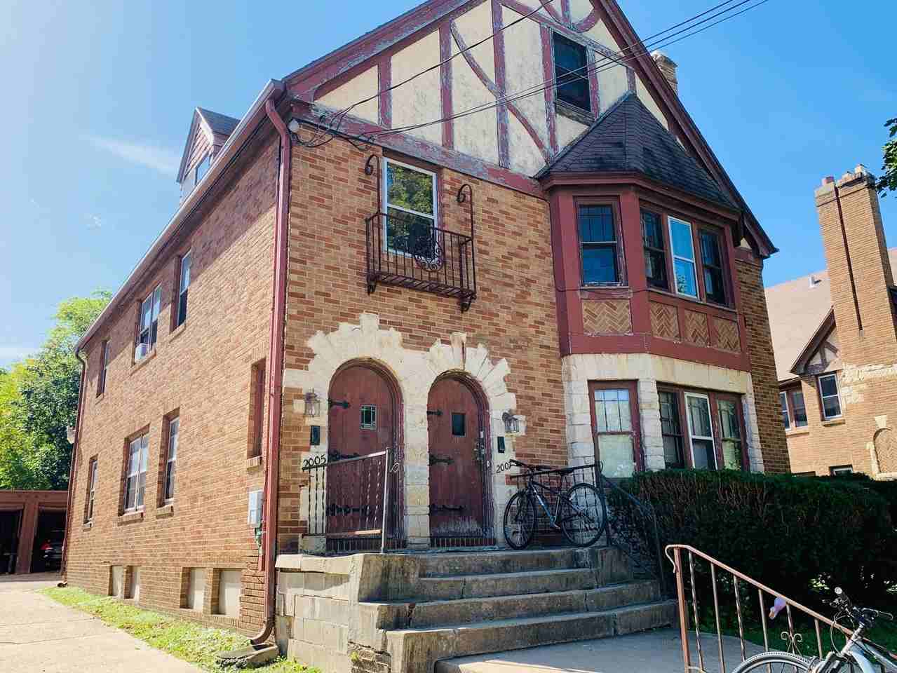 2005-2007 University Ave - Photo 2 of 14