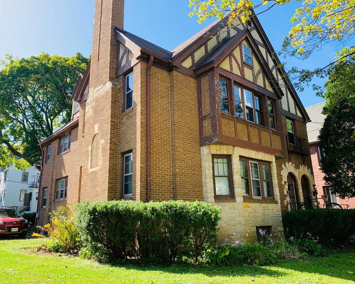 2009-2011 University Ave - Photo 2 of 10