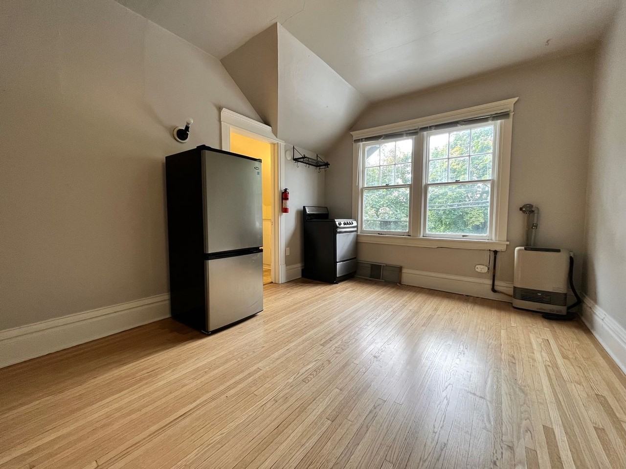 403 Eddy Ave #03 - Photo 4 of 11