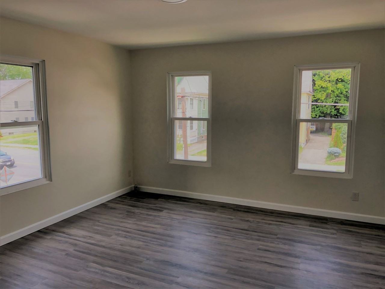 598 Tyler Street - Photo 3 of 4
