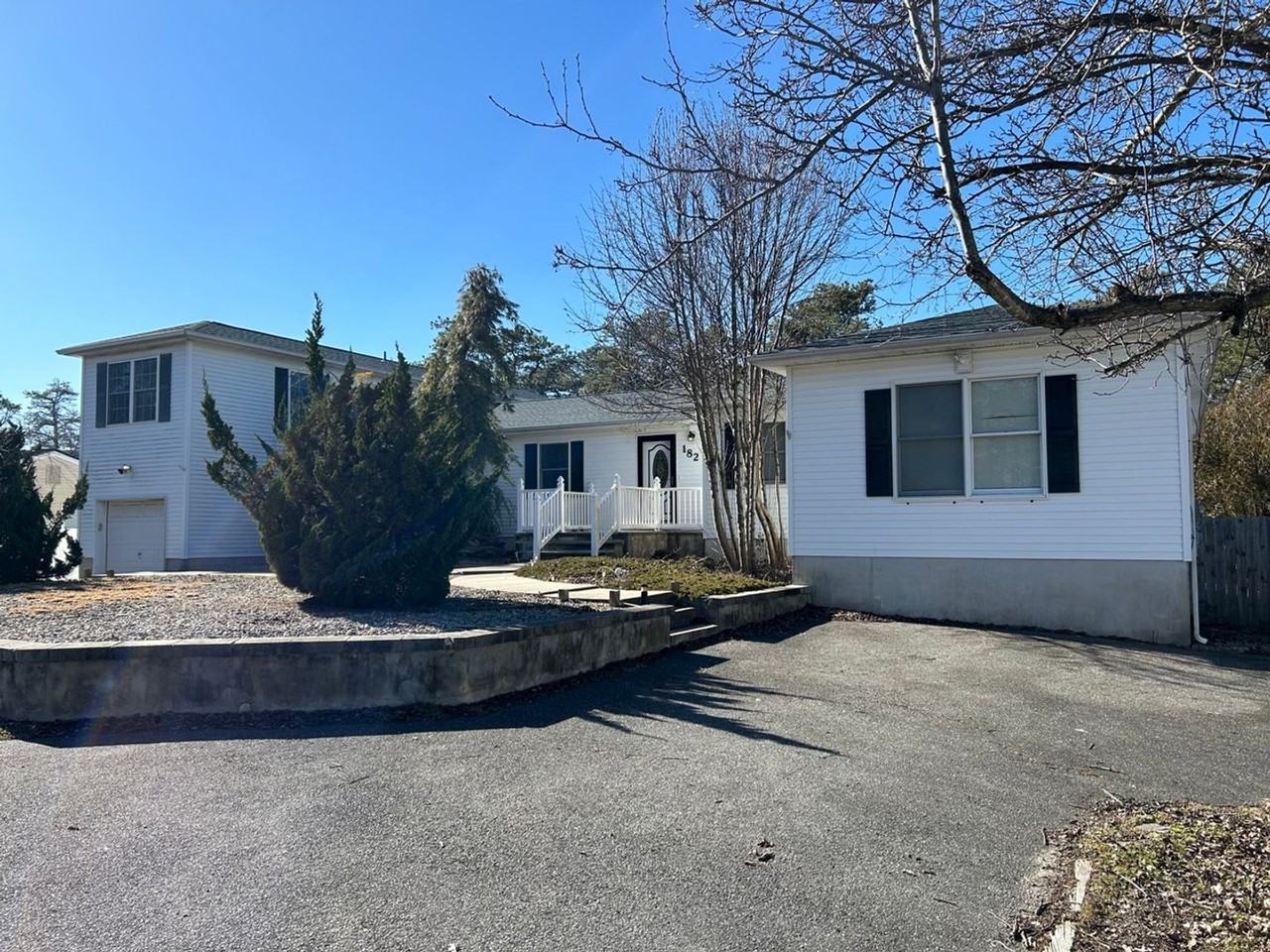 182 Grand Central Parkway - Photo 3 of 23