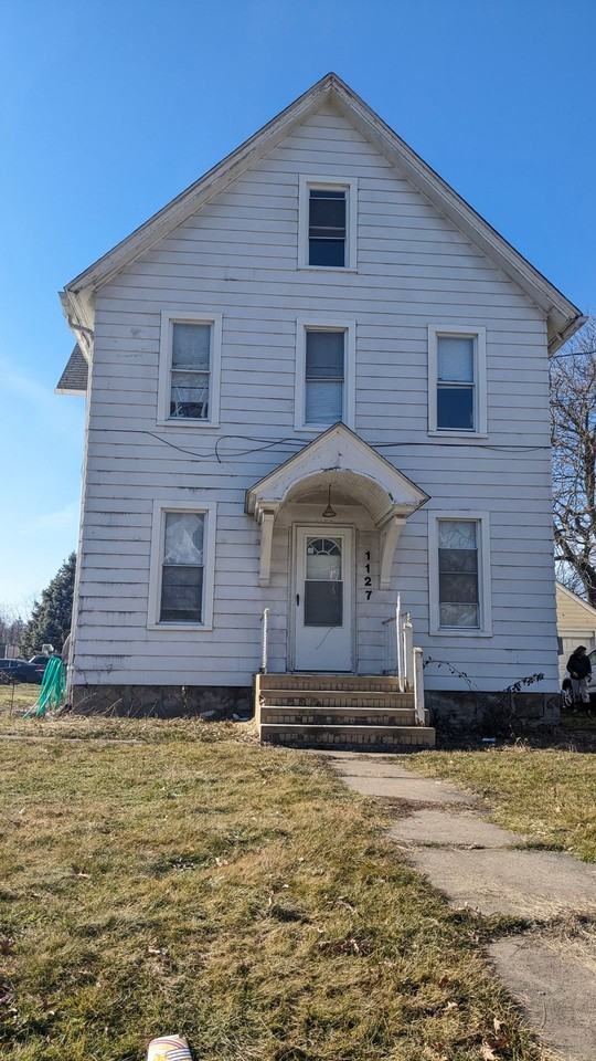 Jen's Apartments 1127 3rd St, Moline, IL 61265 Zumper