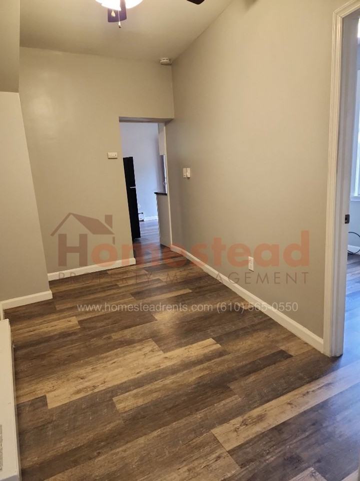 201 Greenway Ave - Photo 3 of 12