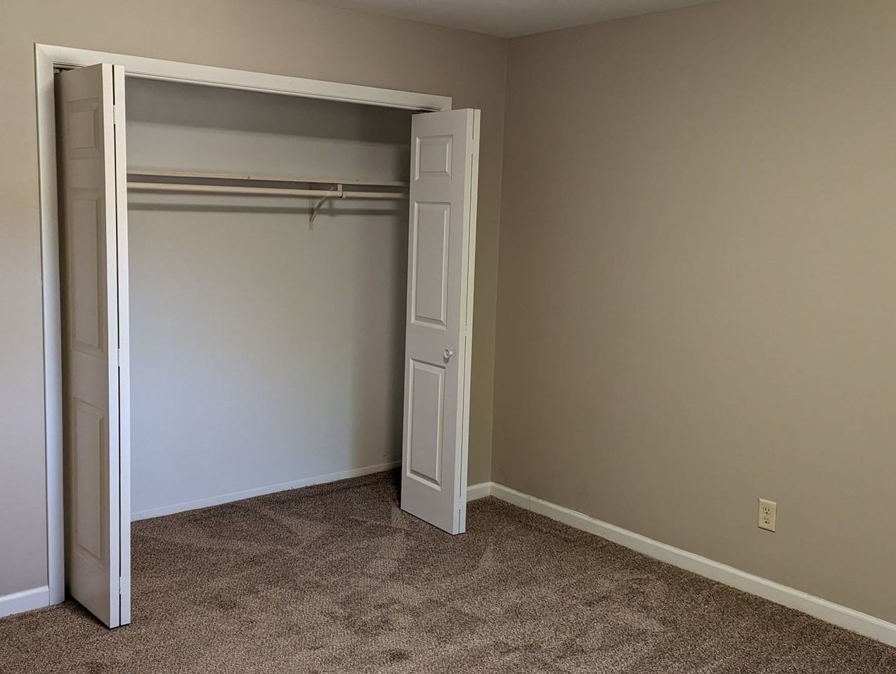 1045 & 1101 Park - Photo 3 of 8