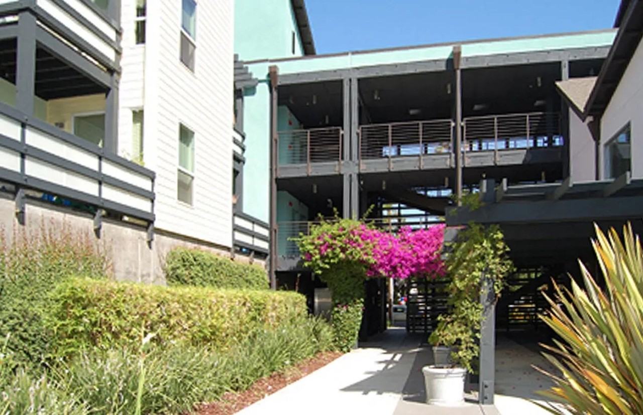 Lenzen Square Apartments - Photo 6 of 10