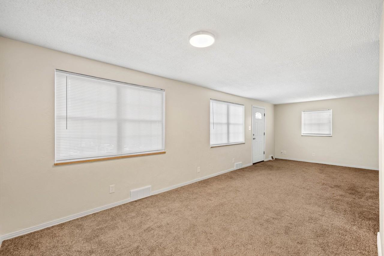 11130 Frankstown Rd 1st Fl - Photo 6 of 18