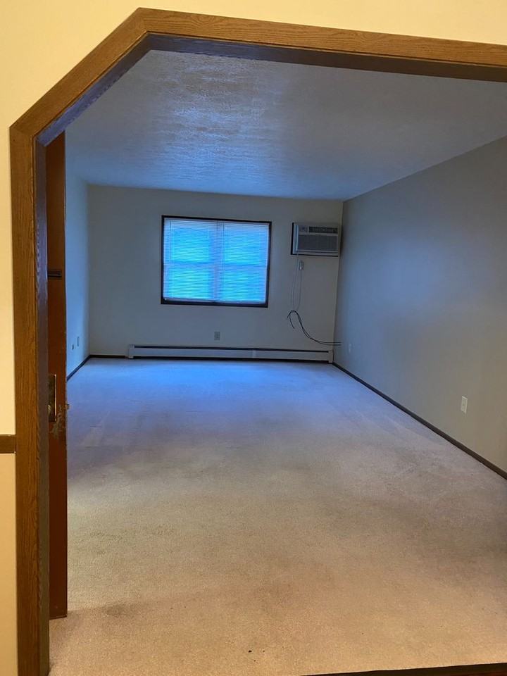 Willow Creek Apartments 1020 - Photo 2 of 9