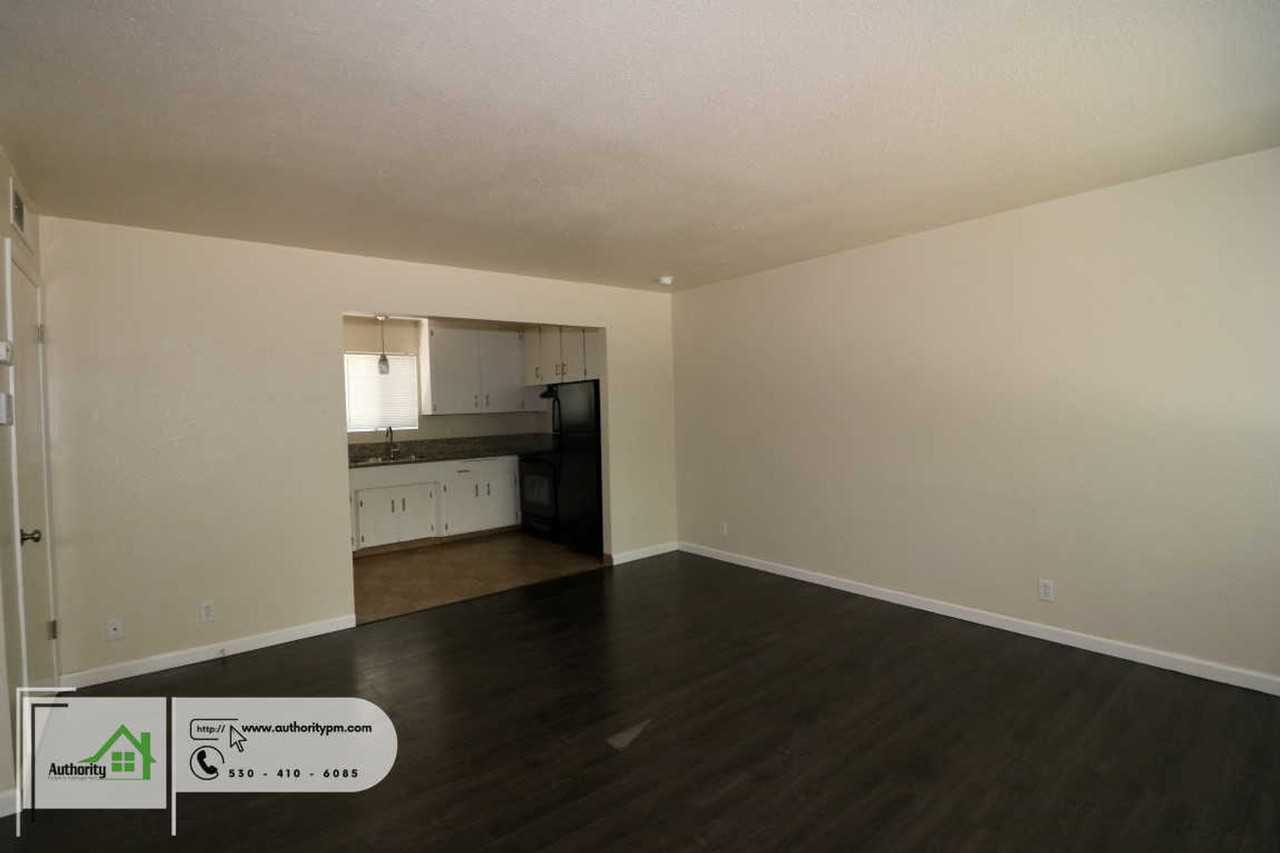 1360 Orange Ave - Photo 3 of 14