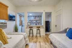 Central Location Beautiful  Remodel apartments complex - Photo 1 of 1
