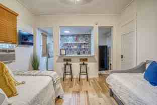 Central Location Beautiful  Remodel apartments complex - Photo 1 of 1
