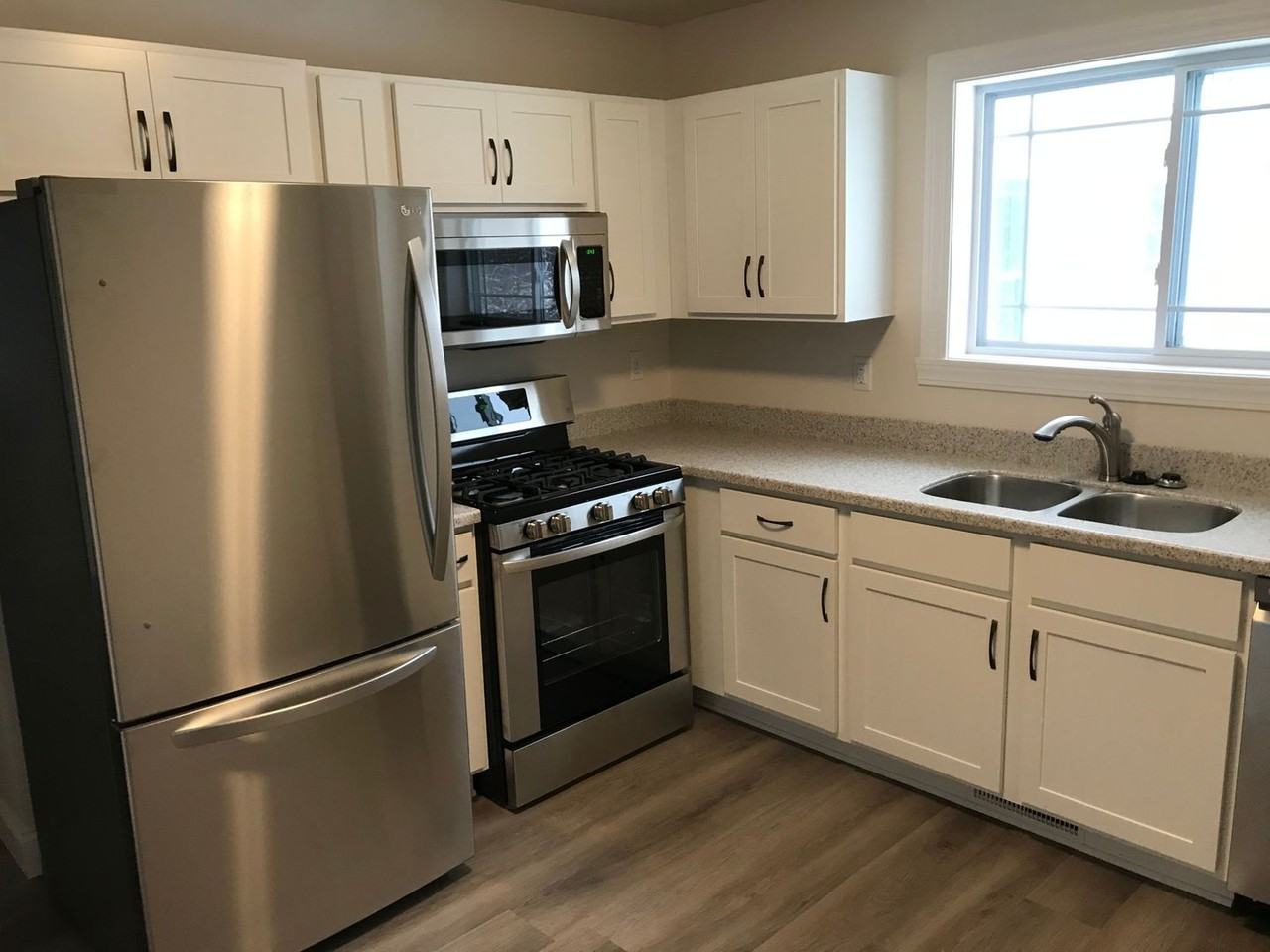 5465- 5467  Walters Avenue - Photo 2 of 13