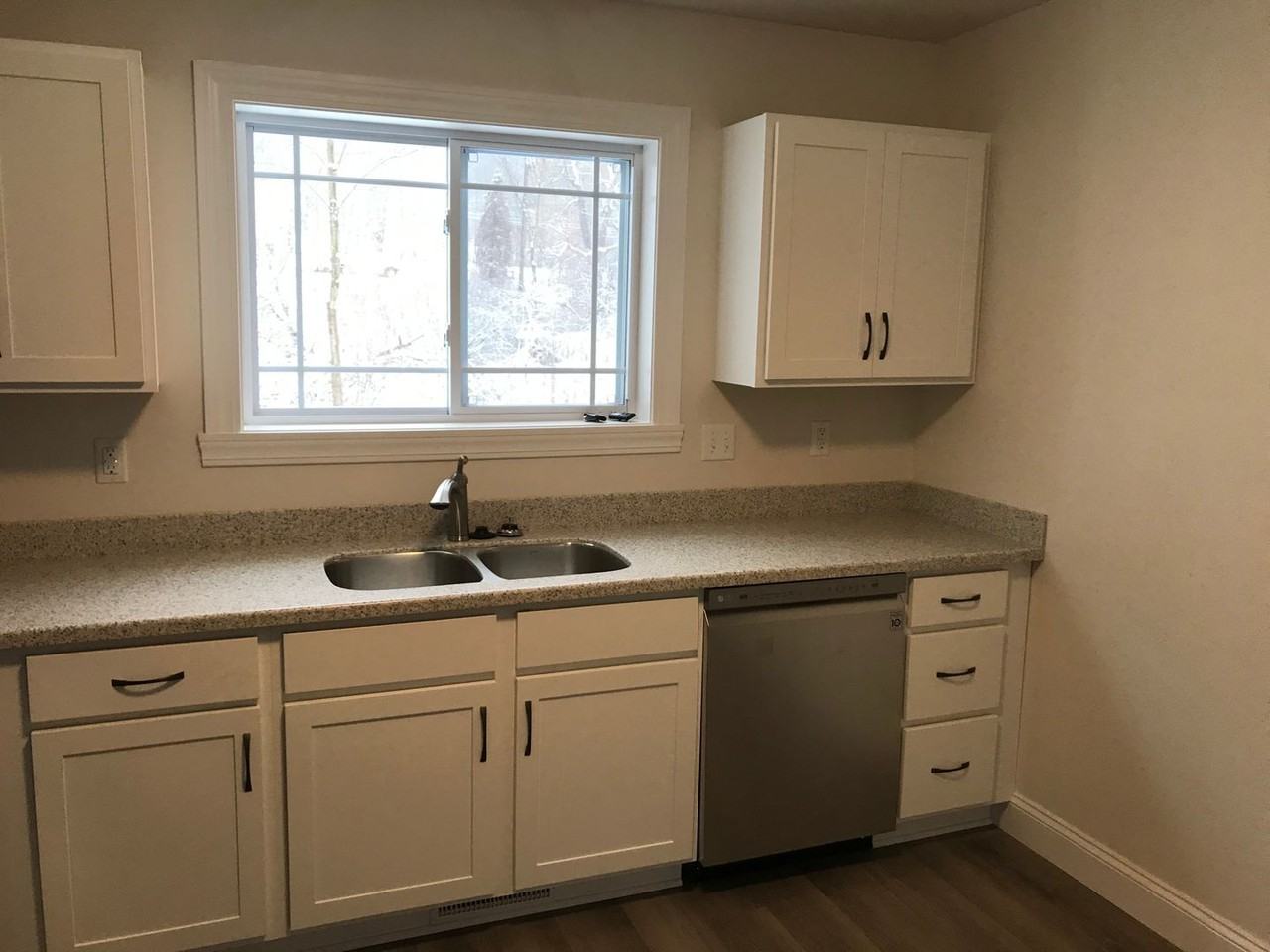 5465- 5467  Walters Avenue - Photo 3 of 13