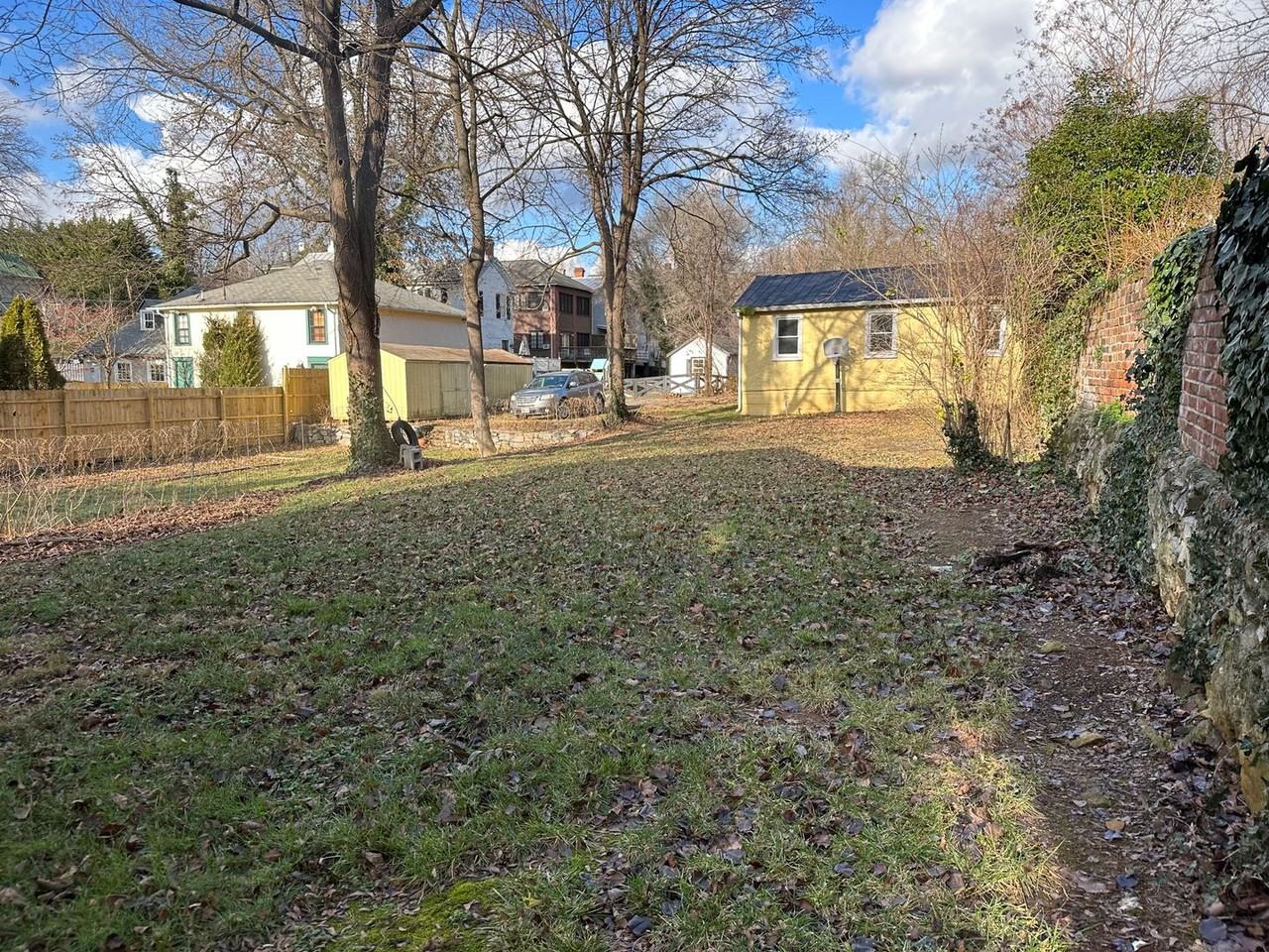 22 Peyton St - Photo 3 of 12