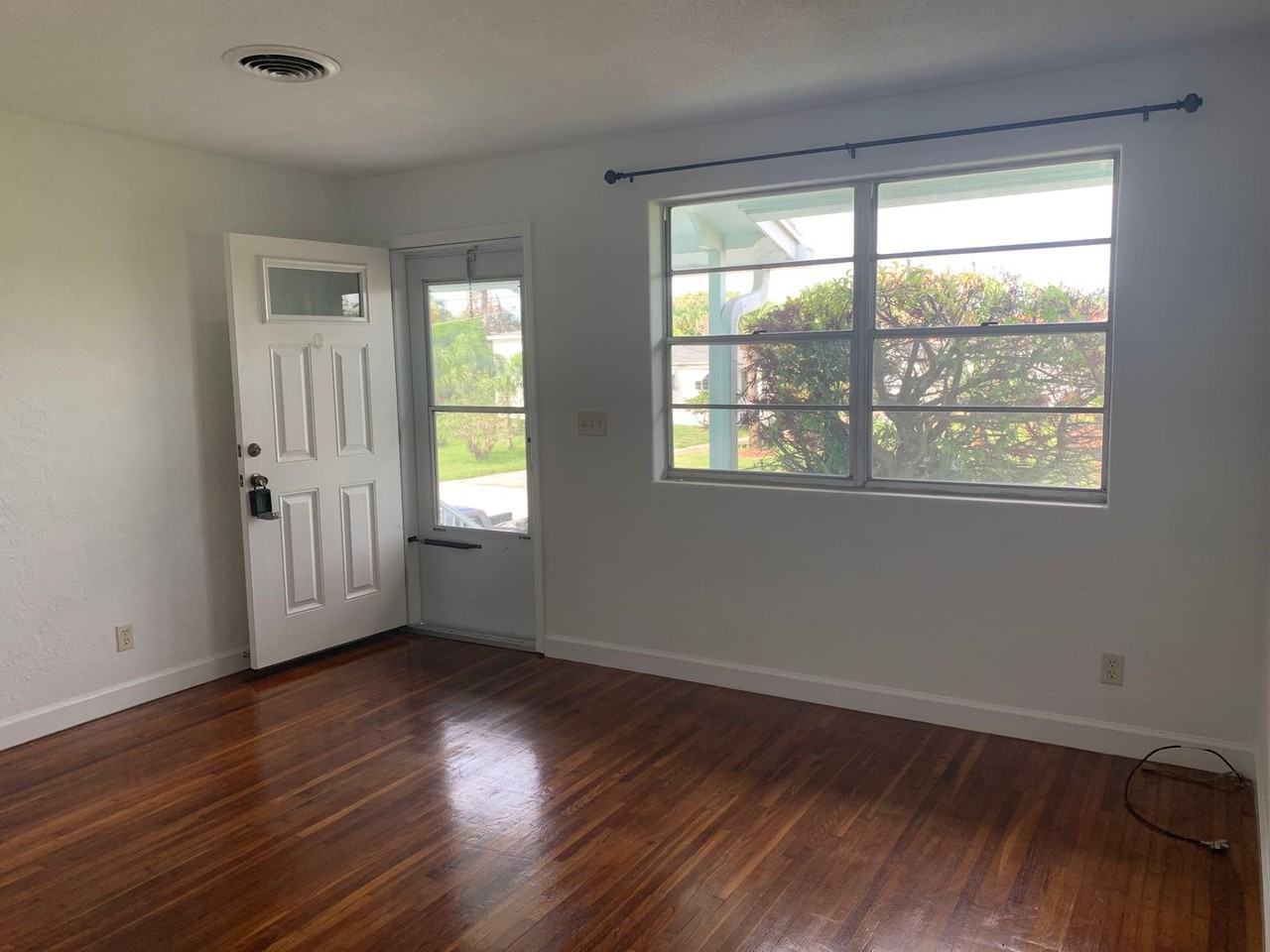 2007 Schulte Ave - Photo 3 of 10