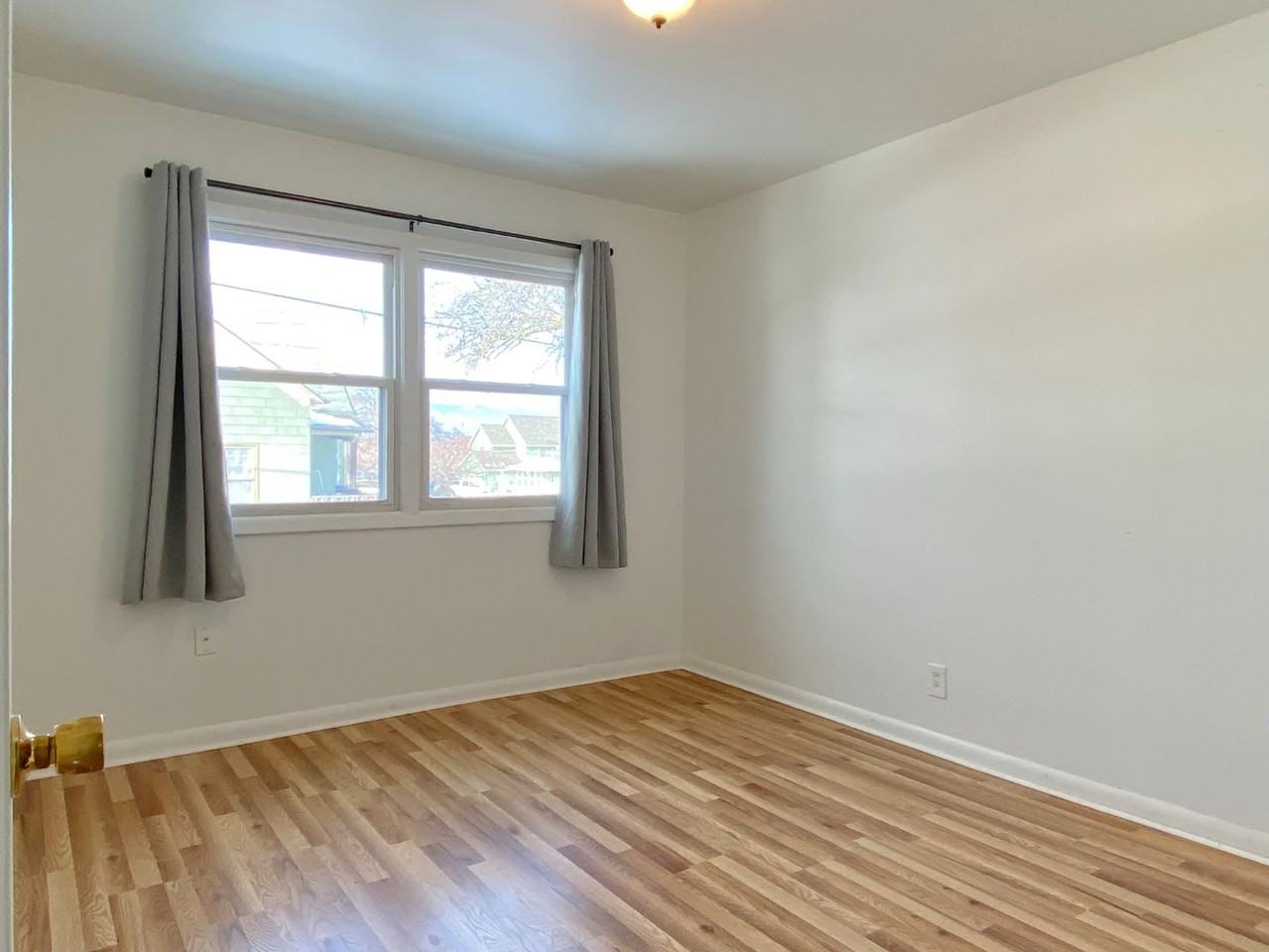 906 Union St - Photo 4 of 7