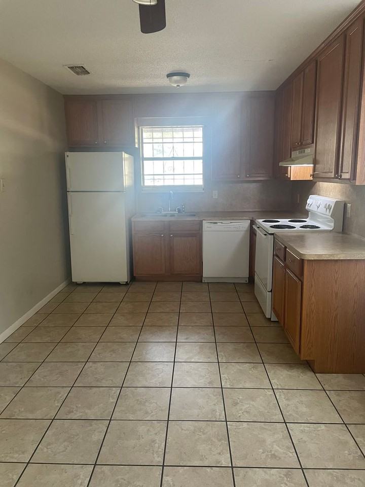 104 106 Queens - Photo 3 of 9