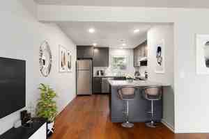 featured image of 304 E Glenn Ave