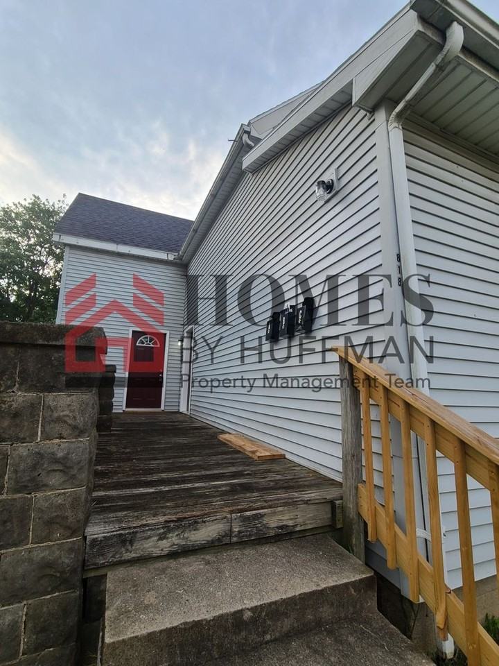 818 S Barker Avenue - Photo 2 of 11