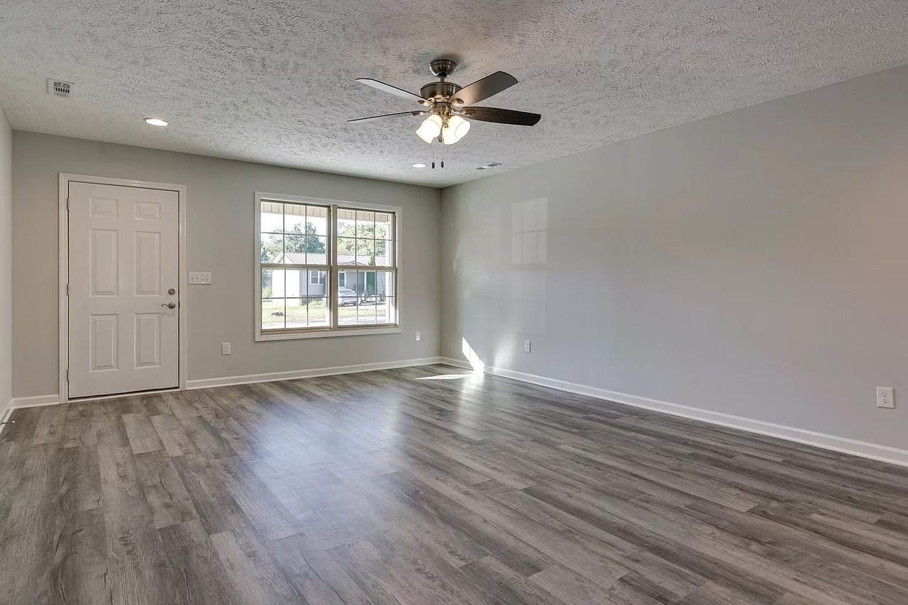 296 Hunt St - Photo 2 of 10