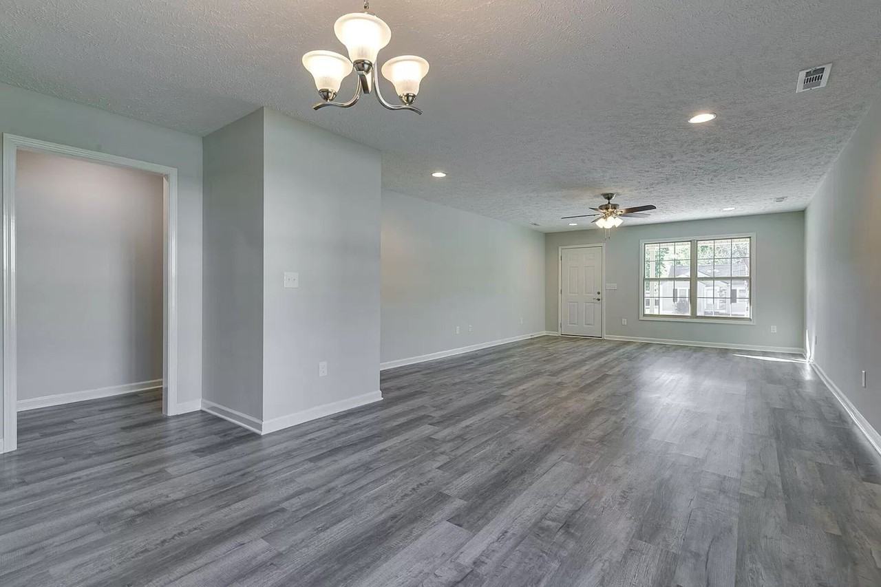 296 Hunt St - Photo 3 of 10