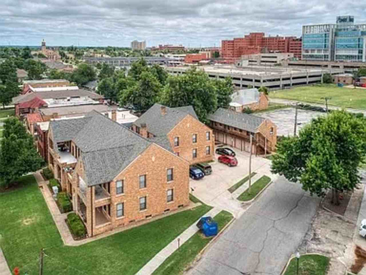 800 East Drive - Photo 3 of 7