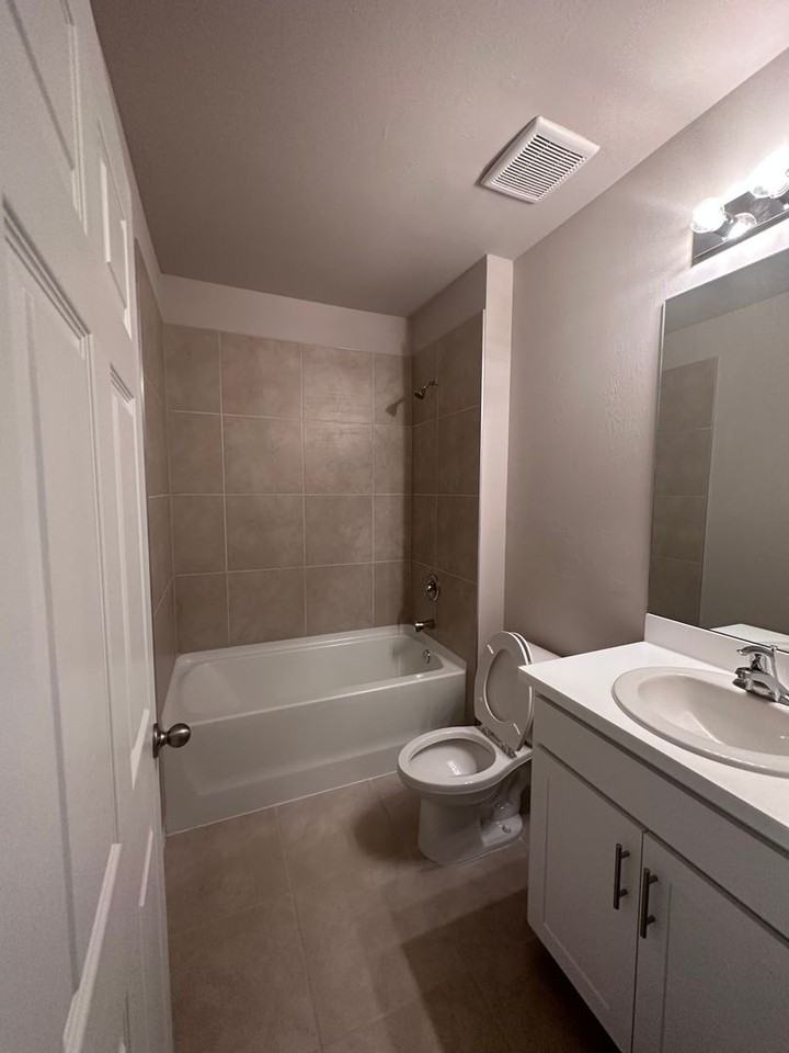 626 SW 19th Ave - Photo 3 of 19