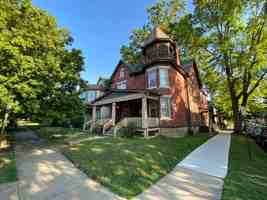featured image of 160 W 9th Ave