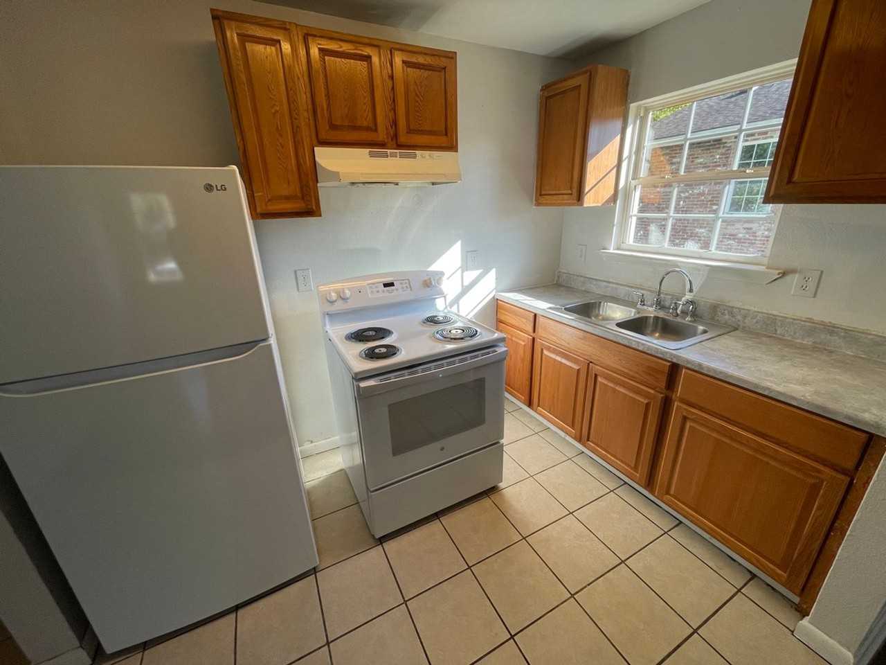 1446 Bradt St - Photo 3 of 31