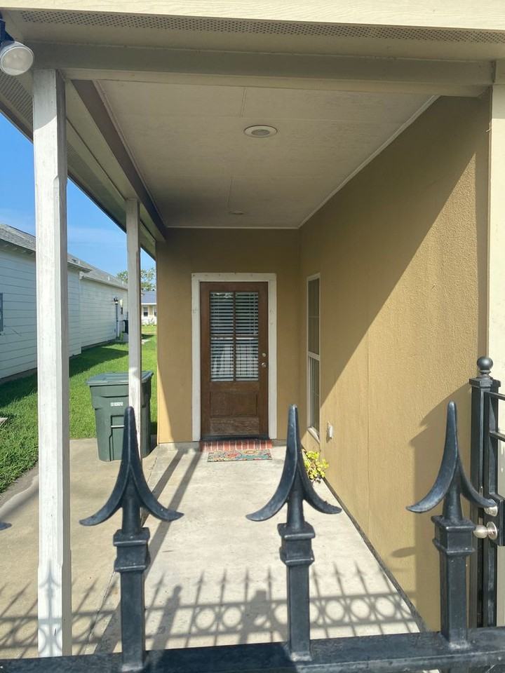 1620-1624 Common Duplex - Photo 2 of 14