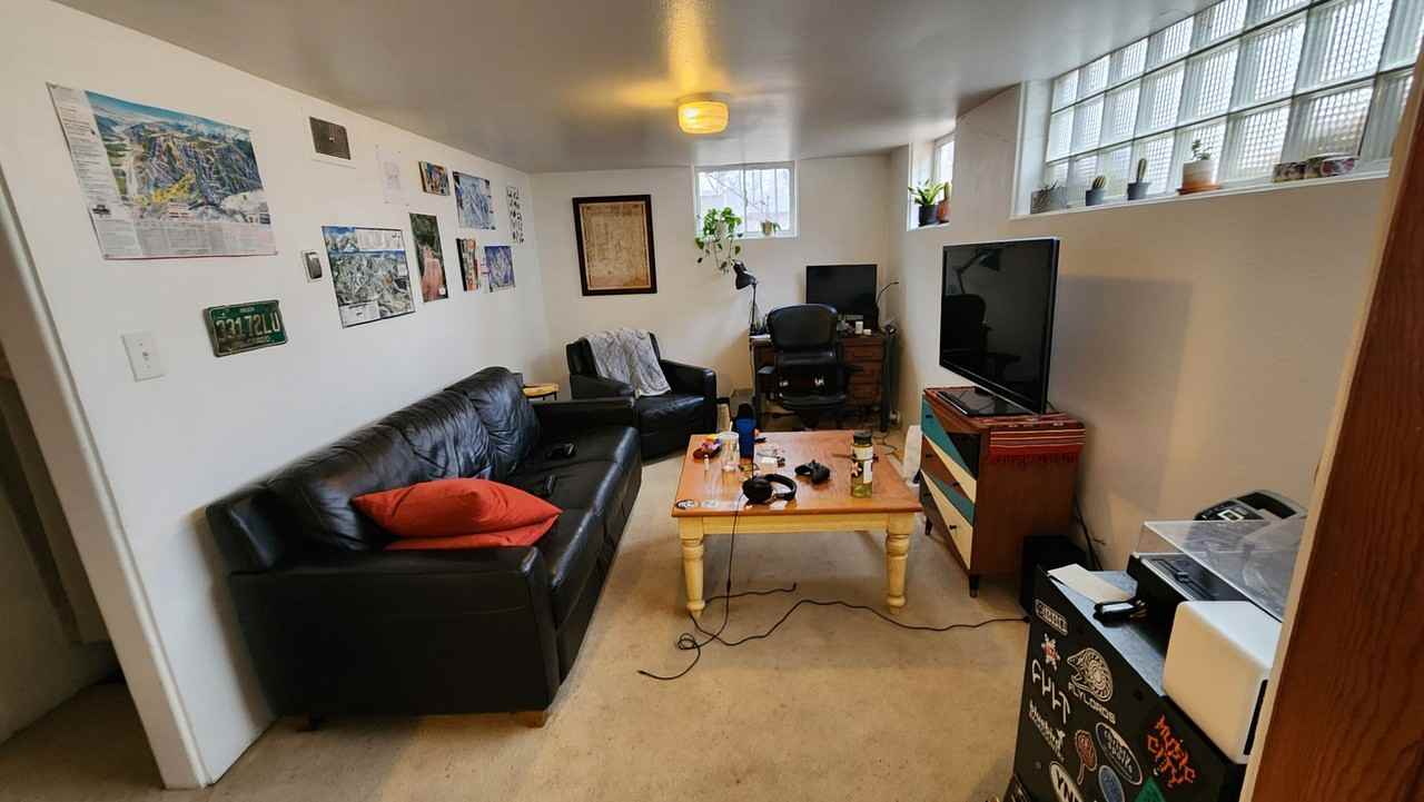 305 SCOTT AVE - Photo 2 of 28