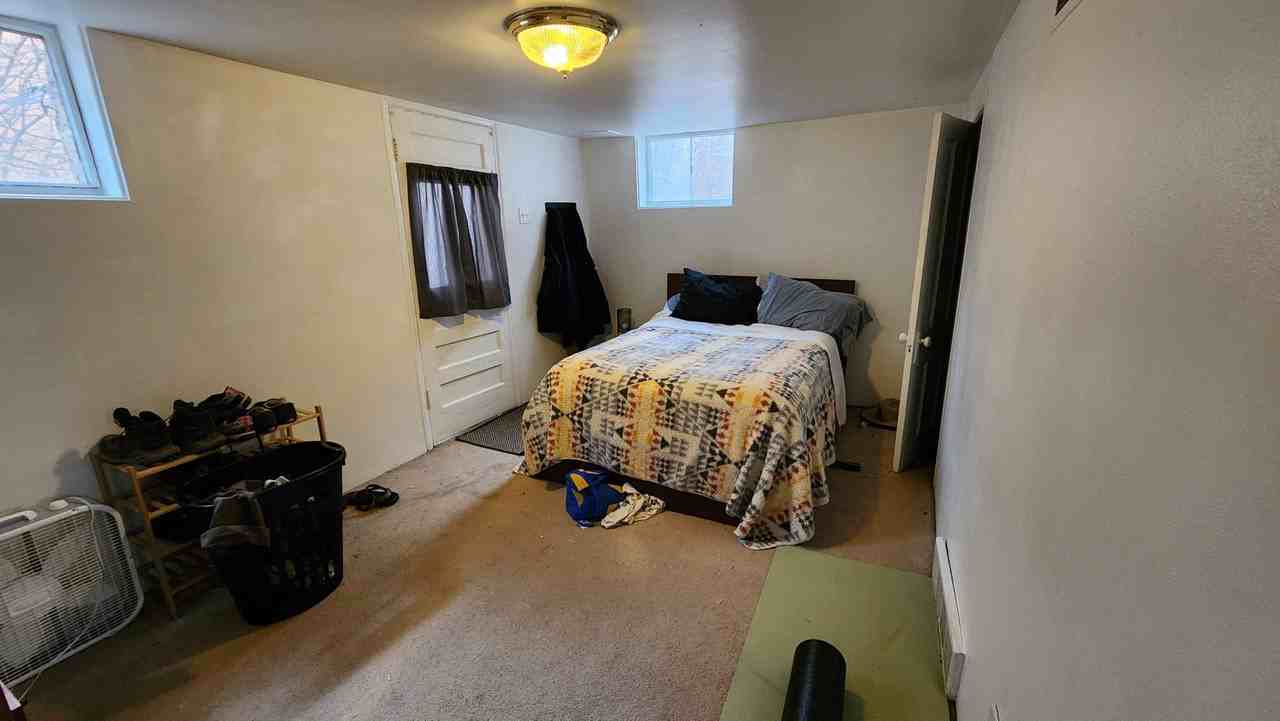 305 SCOTT AVE - Photo 7 of 28