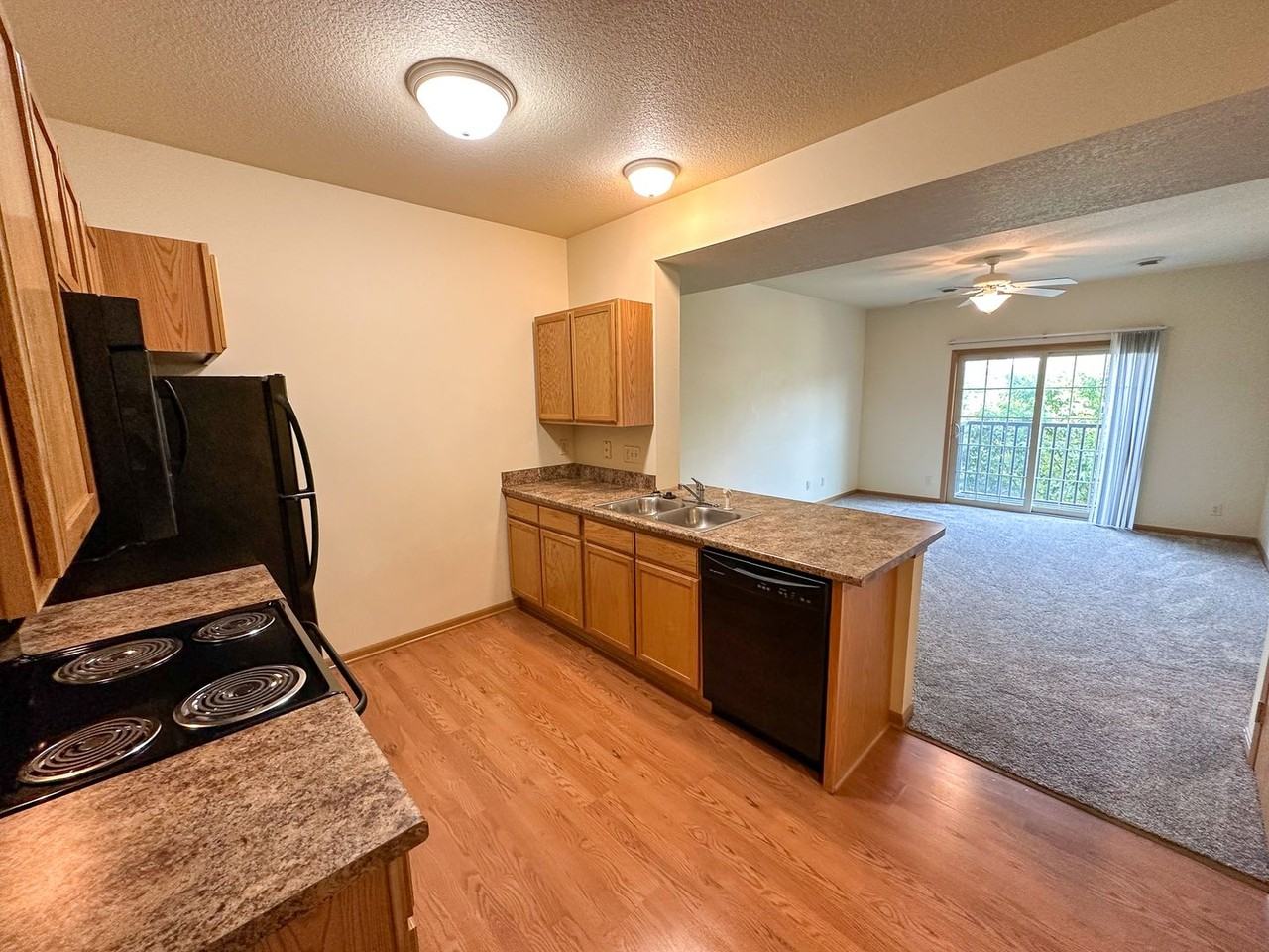 205 Beach Ave - Photo 4 of 50