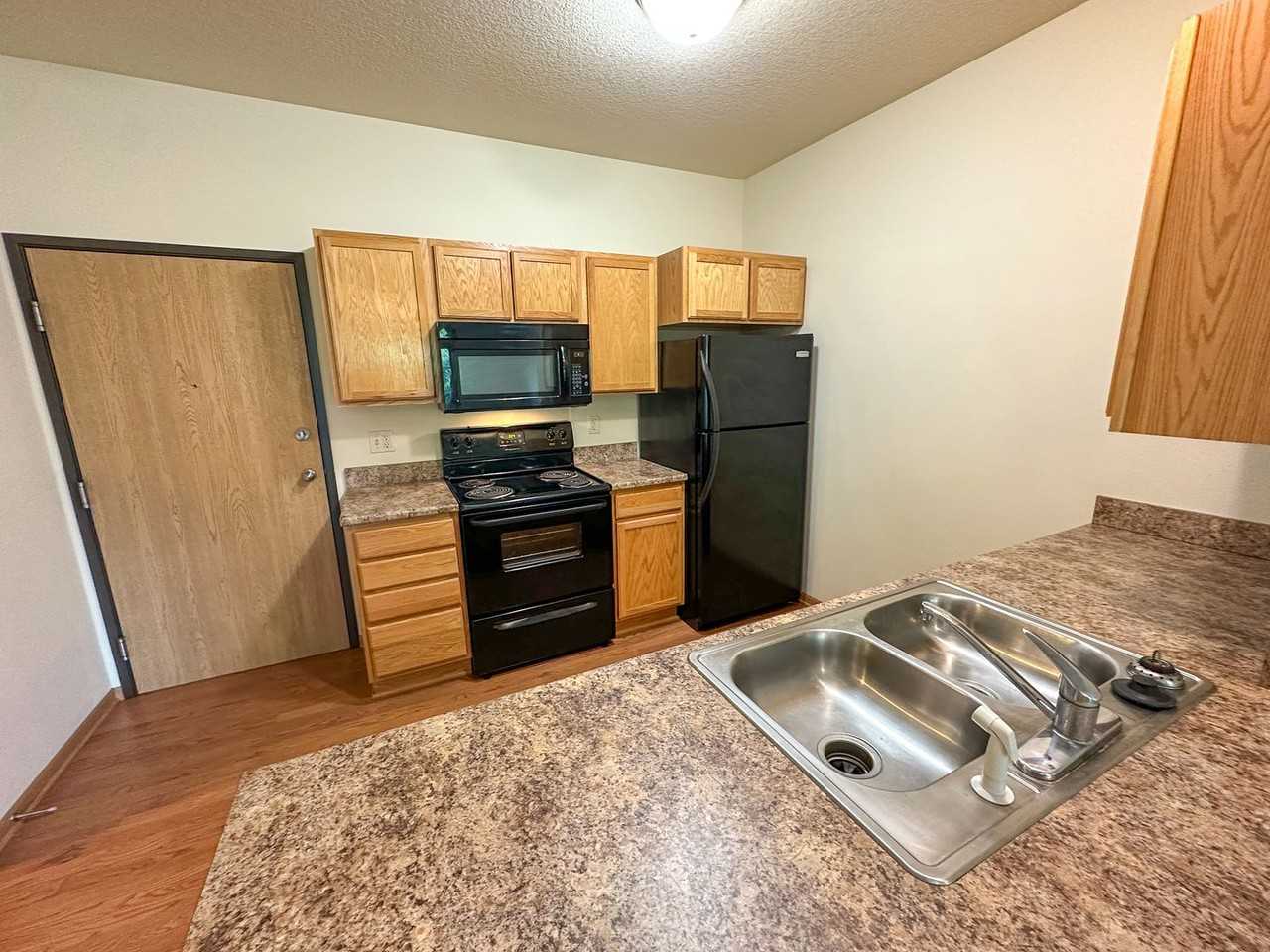 205 Beach Ave - Photo 5 of 50