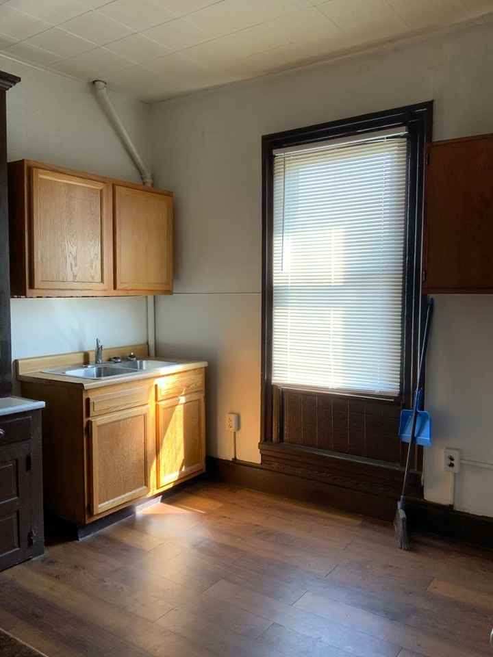 623 Napoleon St - Photo 2 of 18